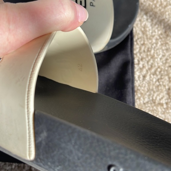 Authentic Givenchy black and white pool slides - Picture 12 of 15